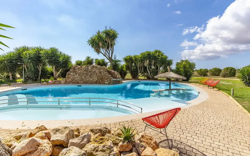 This beautiful Mallorcan-style finca in Llucmajor offers magnificent mountain views, lots of privacy and is located in a quiet — photo 2