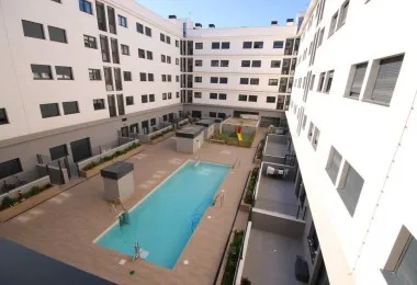 3-bedroom flat with pool — photo 1