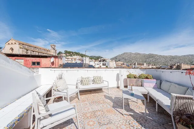 Penthouse with terrace for sale in the town Pollensa, North Mallorca — photo 1