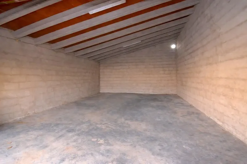 Spacious garage of 72 m2 in Llubí, with possibility of developing a project to enable a dwelling. — photo 1