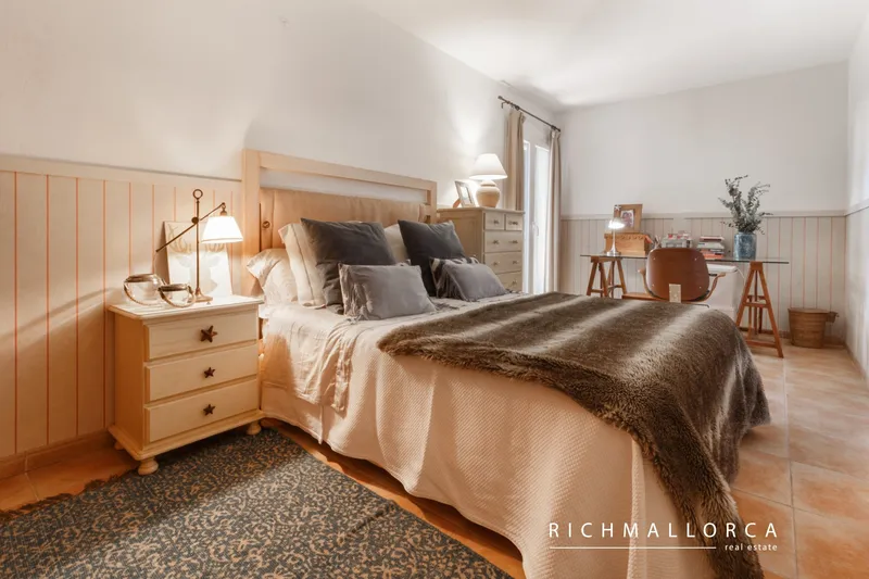 Renovated duplex apartment with spacious private terraces in Cas Català — photo 6