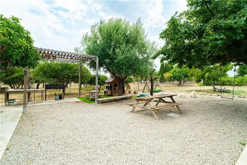 Rustic finca on plot of approx. 3,500 m² with spectacular views of the Serra de Tramuntana. Bright living-dining room with integrated kitchen — photo 4