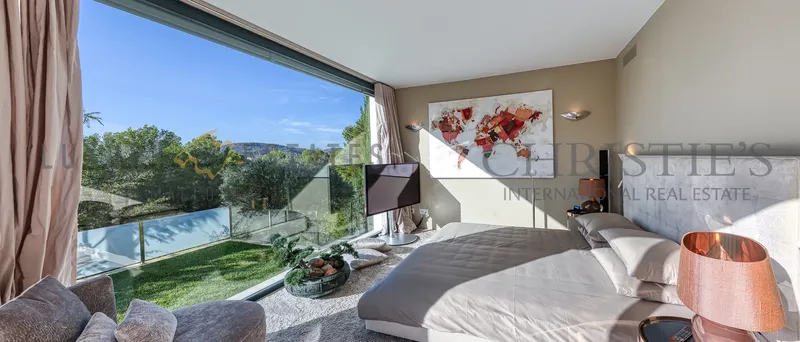 Modern bungalow-style villa in Cala Vinyas with pool and garden — photo 8