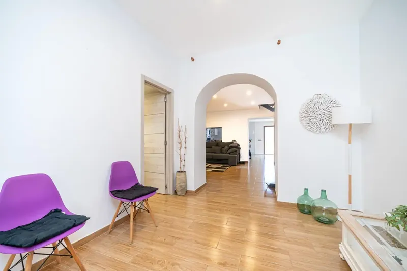 Village house of approximately 240 m² built, distributed over two floors, fully renovated and ready to move into. Located — photo 9