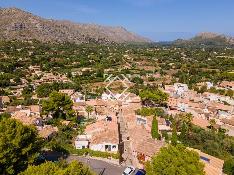 Charming five bedroom village house for sale with stunning views in Pollensa, Mallorca — photo 9