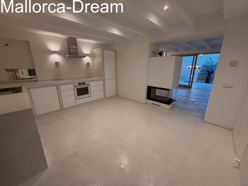 Son Servera: A unique townhouse with a sea-view roof terrace, air conditioning, underfloor heating, a heat pump and a solar panel system, situated in the historic — photo 5