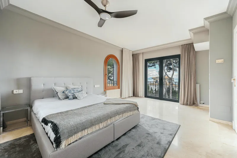 Mediterranean elegance with panoramic sea views in Cas Català — photo 9
