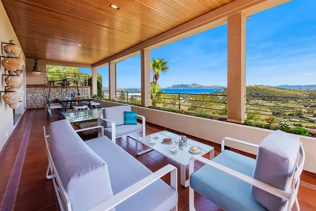 Superb offer: Luxury sea view villa with rental license for sale in Puerto Pollensa, Mallorca — photo 2
