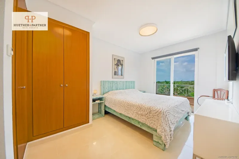 Penthouse in Cales de Mallorca: this exclusive penthouse located on the coveted east coast of Mallorca combines luxurious comfort, high-quality equipment — photo 6