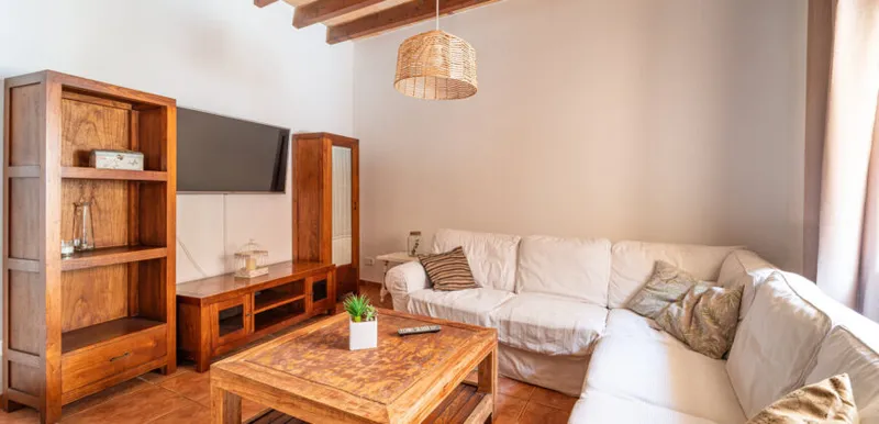 Mallorcan house for rent in Campos with patio and sunny terrace — photo 10