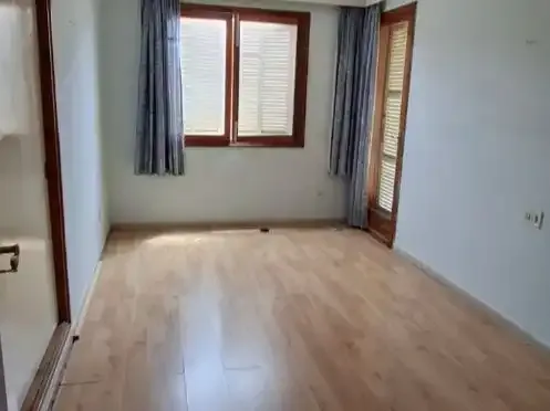 Spacious 4-bedroom apartment with all exterior windows, fitted wardrobes, 2 large full bathrooms, large living-dining room, kitchen — photo 8