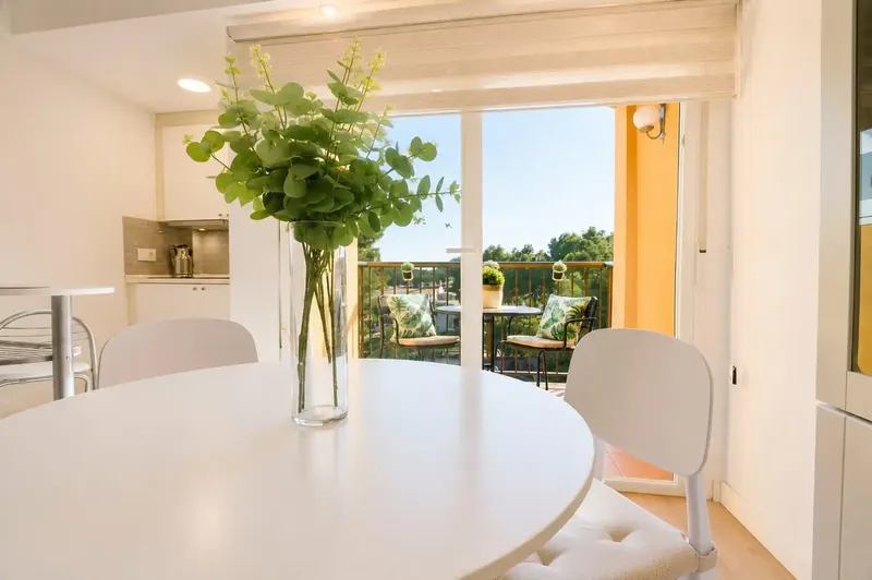Discover this charming recently renovated studio in one of the quietest and most sought-after areas of Paguera, Calvià. — photo 3