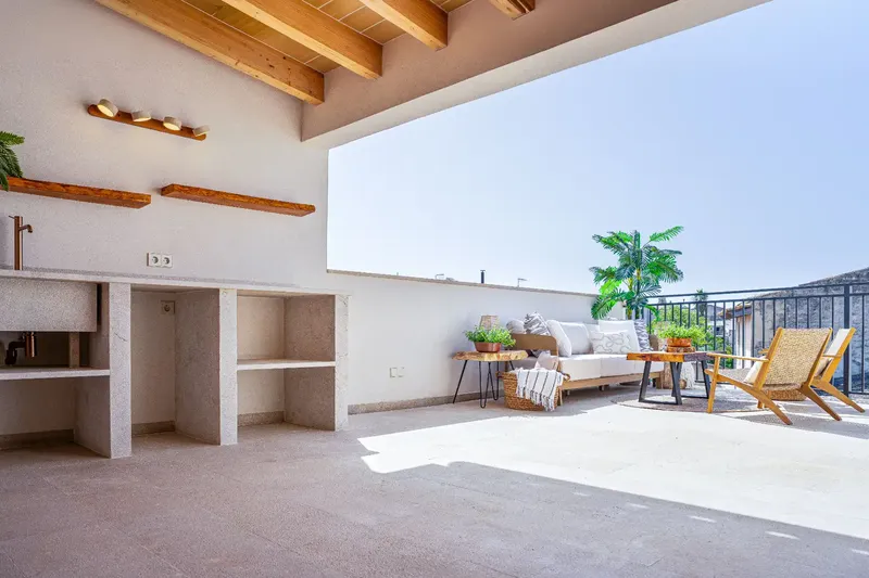 Located on a quiet street in the traditional village of Campanet, the property is just a few minutes' walk from the main square, co — photo 3