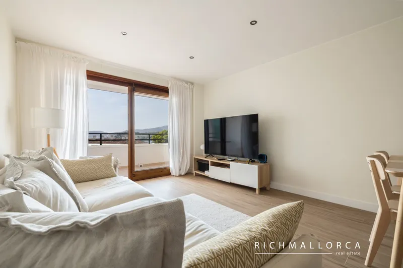 Sea view apartment in central Santa Ponça with pool and parking — photo 8