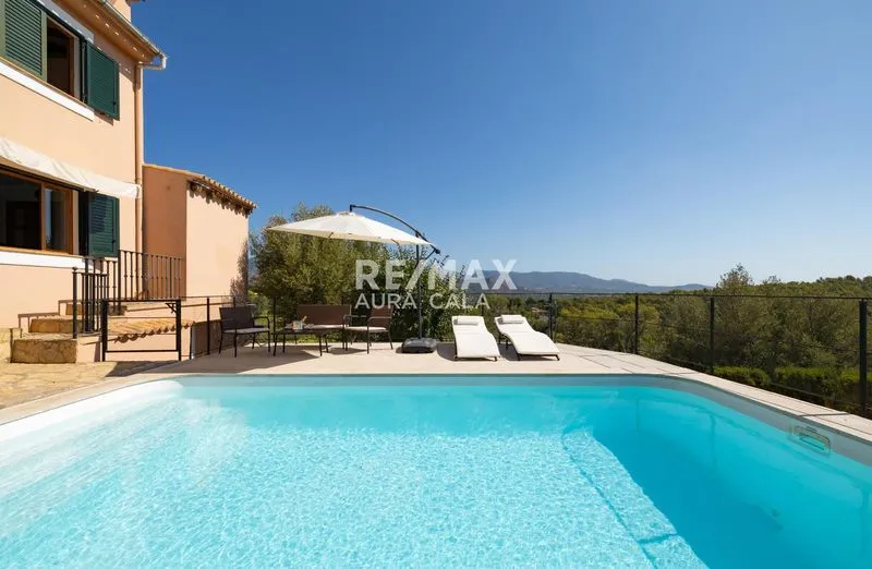 An exclusive property in Esporles, set in a unique location with spectacular views — photo 1