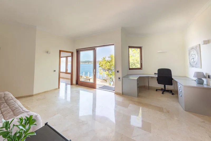 Exclusive Villa for Sale in Mallorca in Santa Ponsa — photo 1