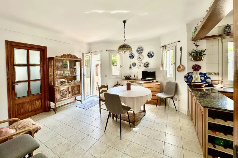 Well-maintained villa in a top location on first line of the beach promenade just at the gates of Palma — photo 4