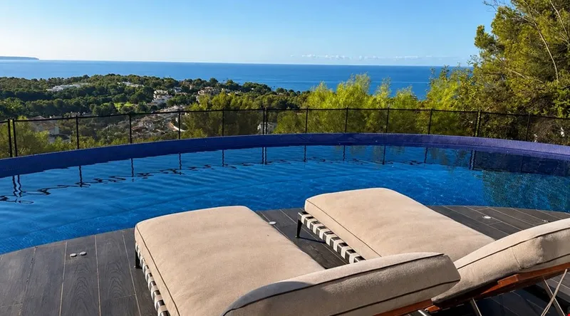 Contemporary five-bedroom villa for sale with panoramic sea views in Bendinat — photo 9