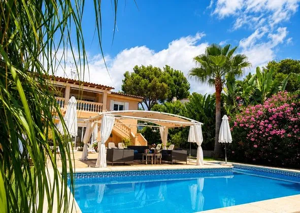 Detached house in Calle Mireia, 6, Costa de la Calma, Calvià — photo 1