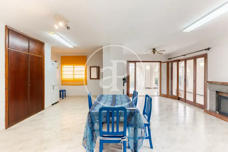 Casa con jardín en venta en Carrer Botafoc — photo 7