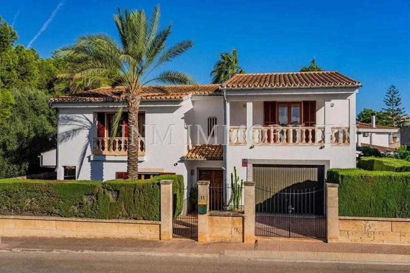 300m² detached house with 6 rooms, garden & pool for sale — photo 12