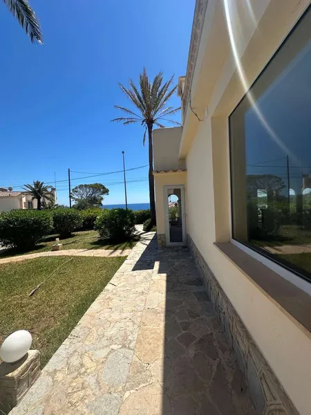 Mallorcan villa with exclusive renovation project with pool and sea views — photo 9