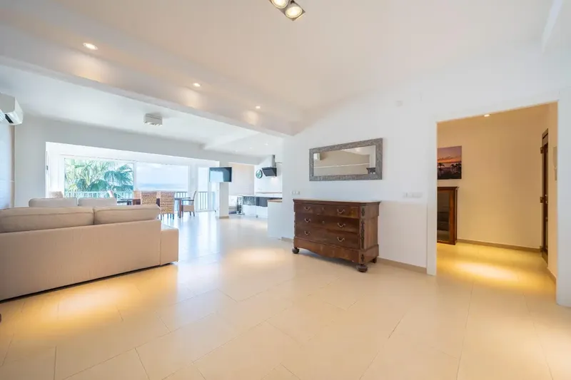 Discover this spectacular 180 m2 apartment on the first line of the beach in El Arenal de Llucmajor, where every day ends with a sunset — photo 12