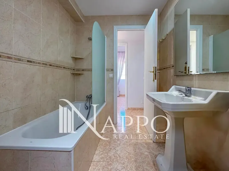 Nappo Real Estate tiene el placer de presentaros este luminoso ático con terraza privada y espectaculares vistas al mar, al puerto de Palma, — photo 12