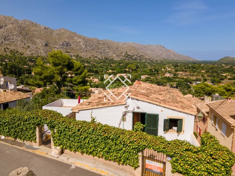 Charming five bedroom village house for sale with stunning views in Pollensa, Mallorca — photo 9