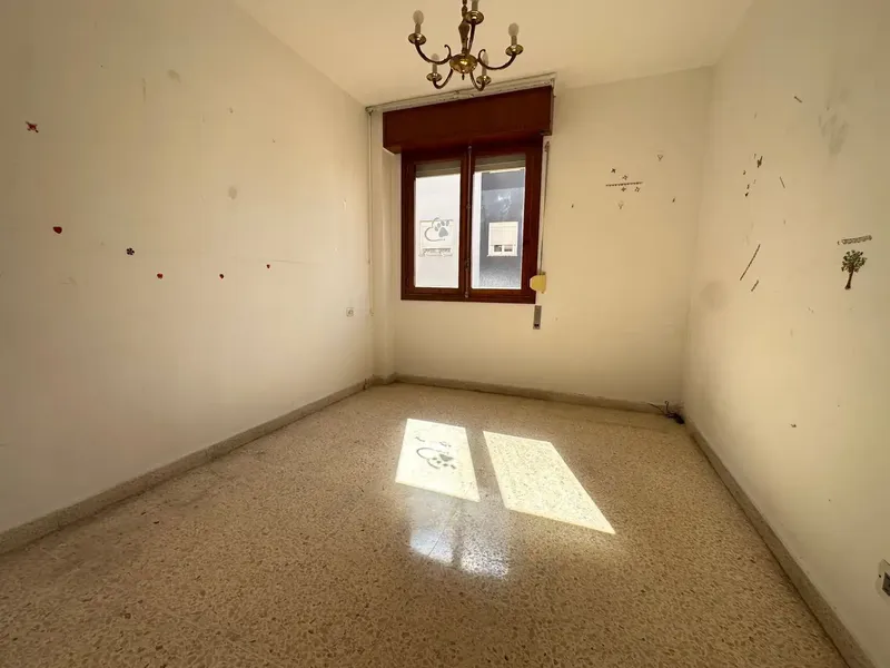 Apartment in Camp Redó, Calle Albacete, 64 m2, living-dining room, kitchen with laundry, 3 bedrooms and 1 bathroom — photo 9