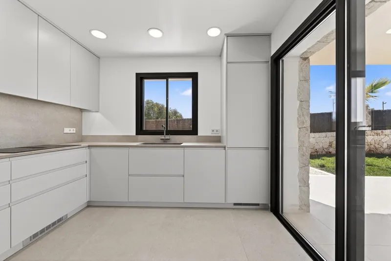 Modern new build villa with sea view roof terrace in Cala Llombards — photo 9