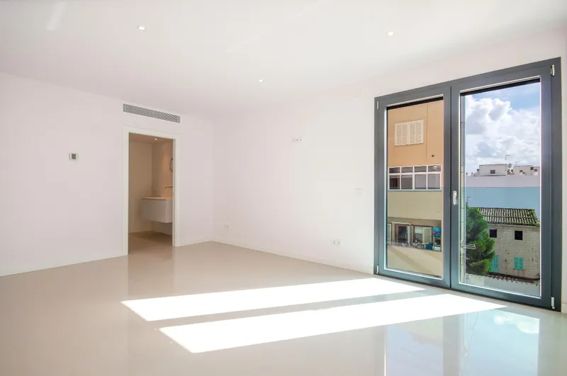 Luxurious Penthouse in the Heart of Puerto Alcúdia — photo 4