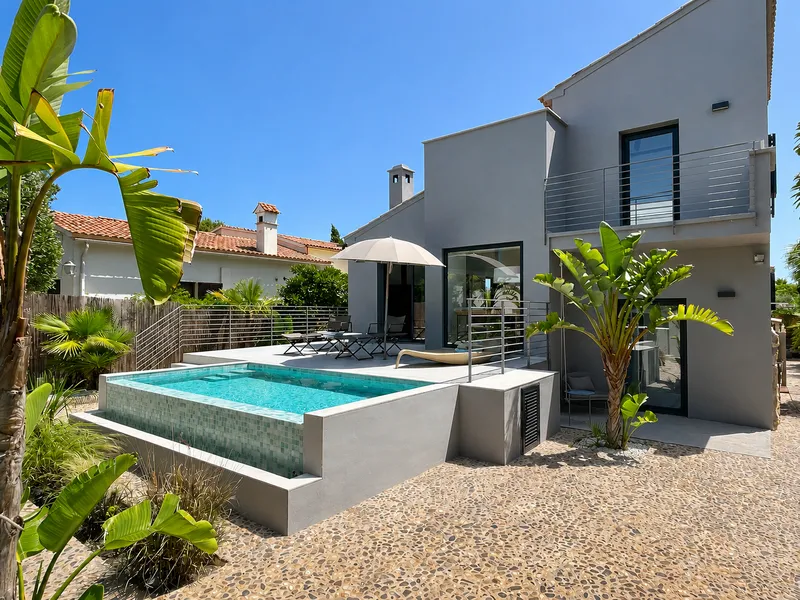 Modern villa with private relaxation area near Port Adriano in El Toro — photo 3