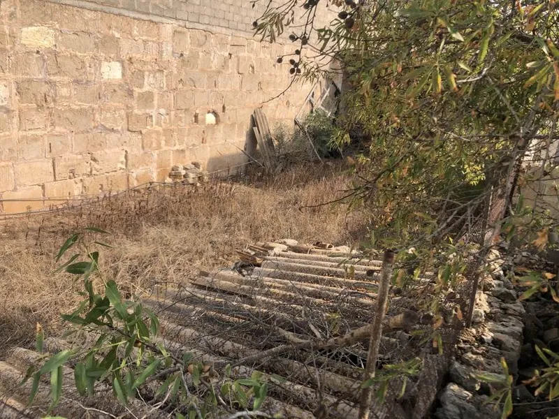Plot with access to 2 streets and the possibility of building 2 semi-detached houses — photo 2