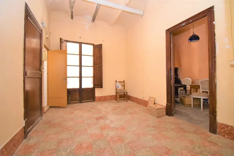 Emblematic building of 374 m2 built for sale in Muro, ideal for renovation. — photo 7
