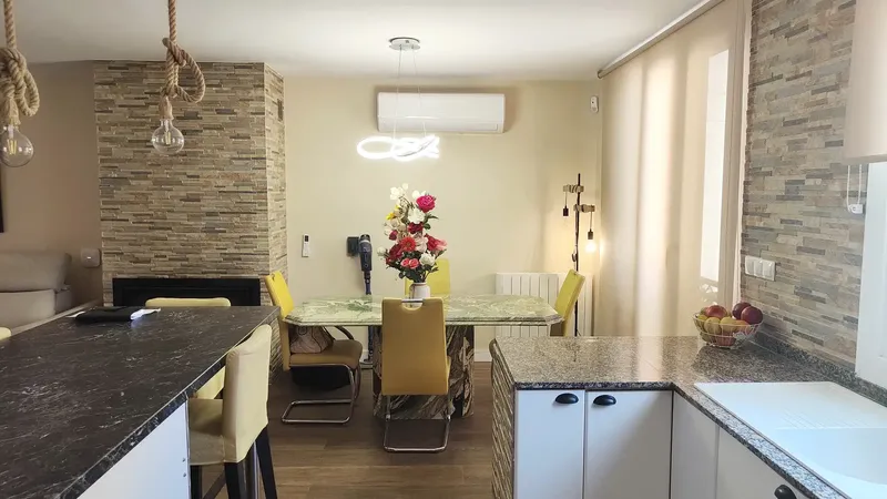 Beautiful semi-detached villa, renovated with top quality finishes. — photo 7