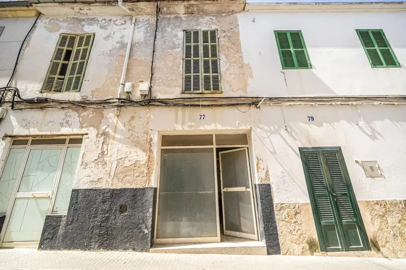 We exclusively present this interesting property located in Felanitx, with approximately 317 m² built on a plot of 207 m². — photo 2
