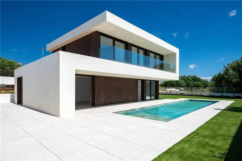 Newly built detached house with a large swimming pool on a 1,050 m² plot — photo 2