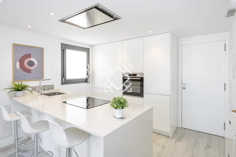 Modern and bright flat for sale close to the sea in Puerto de Alcudia, Mallorca. — photo 6