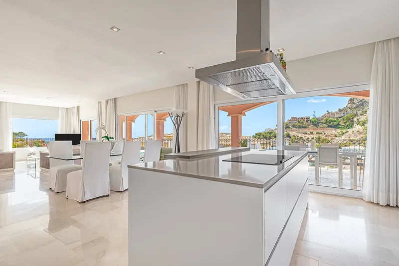Luxurious sea-view apartment with private garden in Port Andratx 1 — photo 6