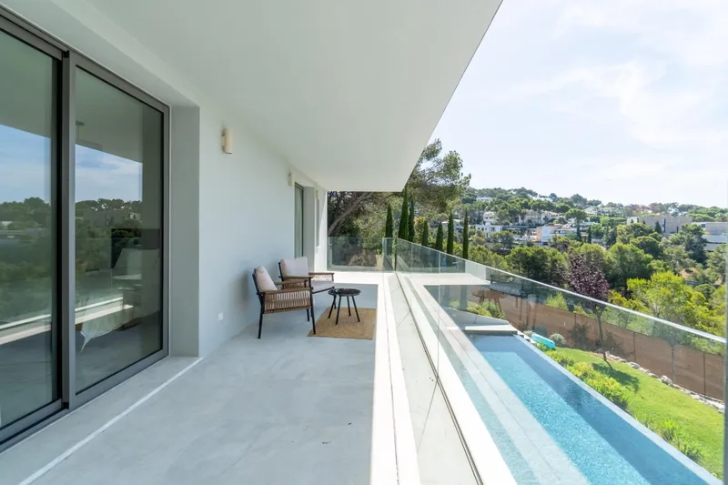 Contemporary-style villa — photo 5