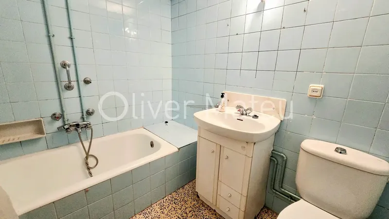 Fifth floor with elevator in Bons Aires area, just 10 minutes from the center. It has 105 m² usable with 4 bedrooms, three double — photo 10