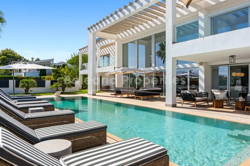 Stunning contemporary villa near the beach for sale in Llenaire, North Mallorca — photo 2