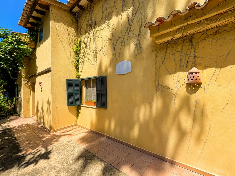 Investment villa with large plot and renovation potential in Nova Santa Ponsa Mas — photo 6