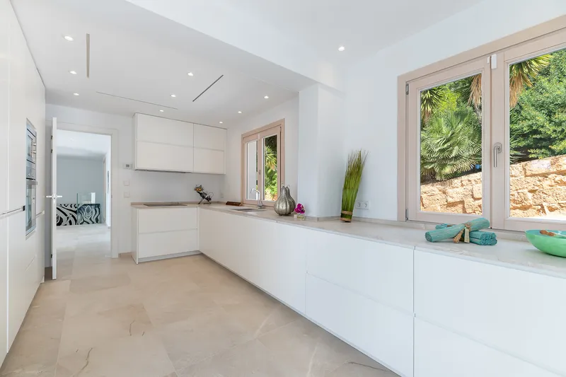 Renovated villa in Son Vida with large pool terrace and privacy — photo 11