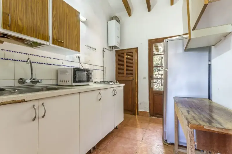 Impressive estate with a single-story country house, three bedrooms, two bathrooms and a comfortable living/dining room — photo 7