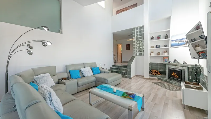 Villa with pool, sea view and a lot of potential in quiet area of Sol de Mallorca — photo 5
