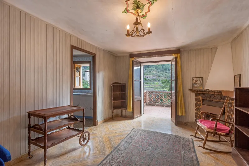 Authentic stone build house in the centre of Biniaraix — photo 8