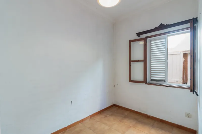 Traditional House with Rooftop Terrace offering lots of Possibilities in Prime Molinar Location — photo 11
