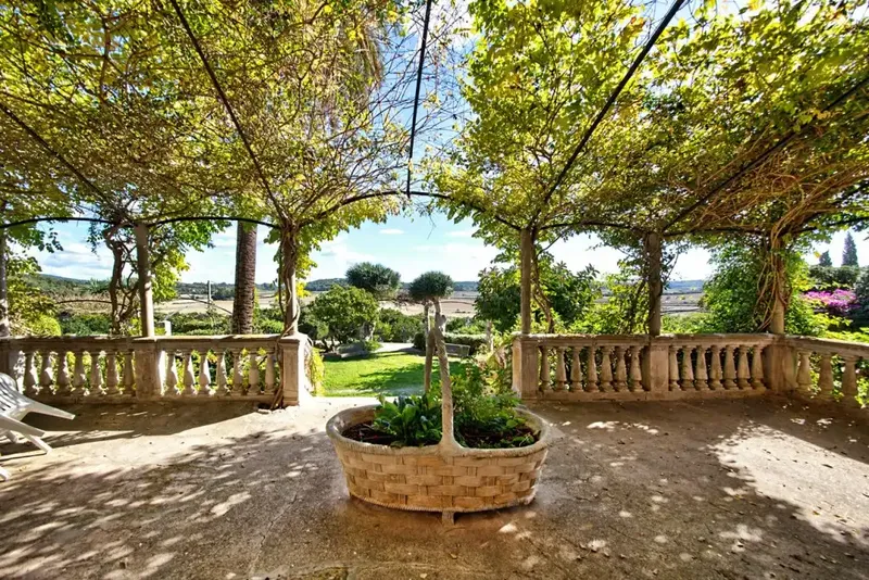 This spectacular rustic finca dating from the 17th century is located on a huge plot of more than 400,000 m2 between Montuïri and Vilafranca de Bonany — photo 3